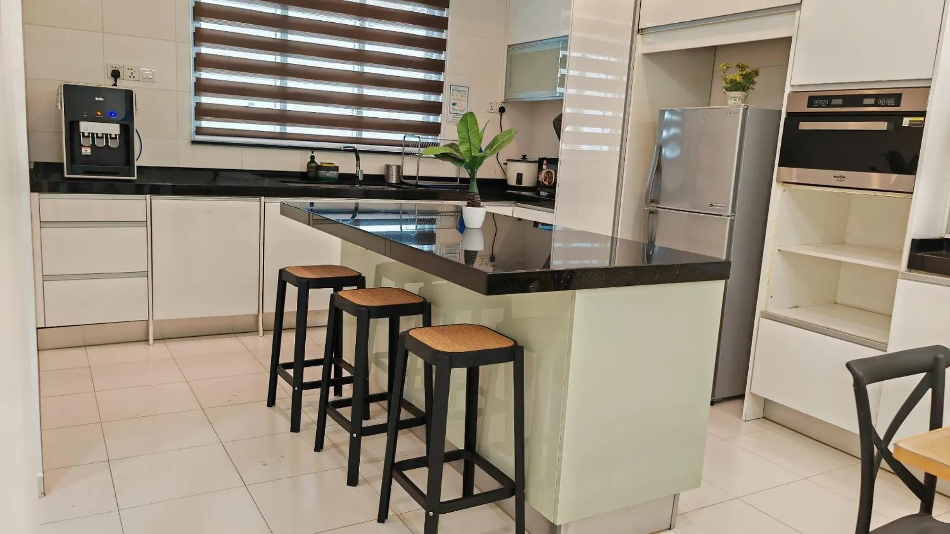 Ocean 19 Shamrock Villa Beachfront Big Group 4 Bedroom 5 Bathroom With Pool Tanjung Bungah  0*, Tanjung Bungah (Penang) Malaisie