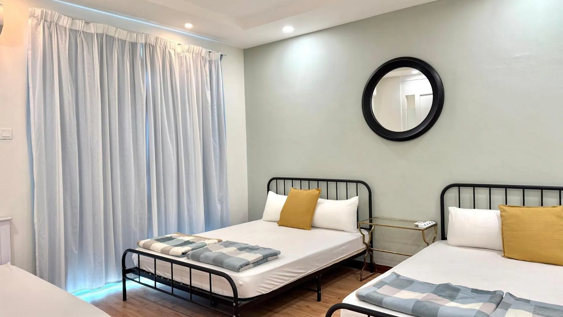 Ocean 19 Shamrock Villa Beachfront Big Group 4 Bedroom 5 Bathroom With Pool Tanjung Bungah  Tanjung Bungah (Penang)