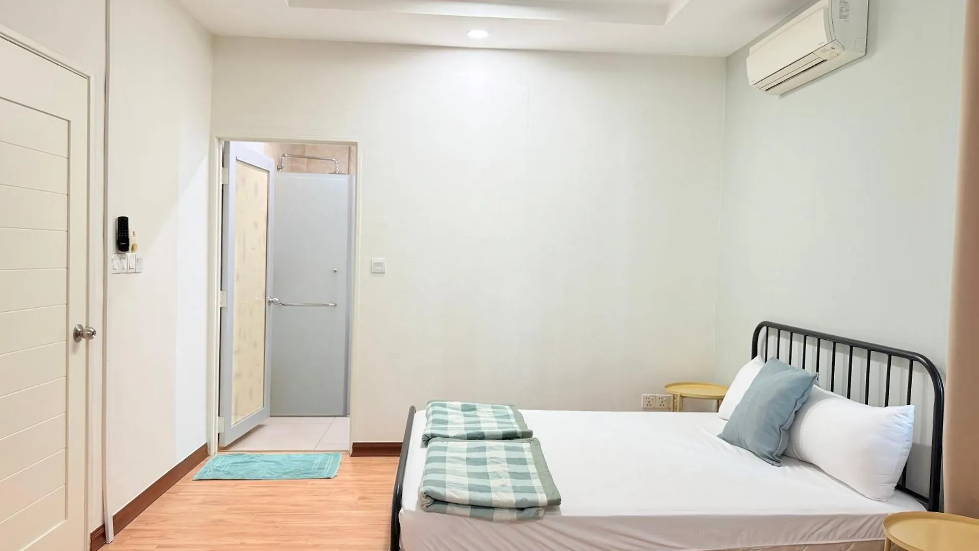 Ocean 19 Shamrock Villa Beachfront Big Group 4 Bedroom 5 Bathroom With Pool Tanjung Bungah  Malaisie